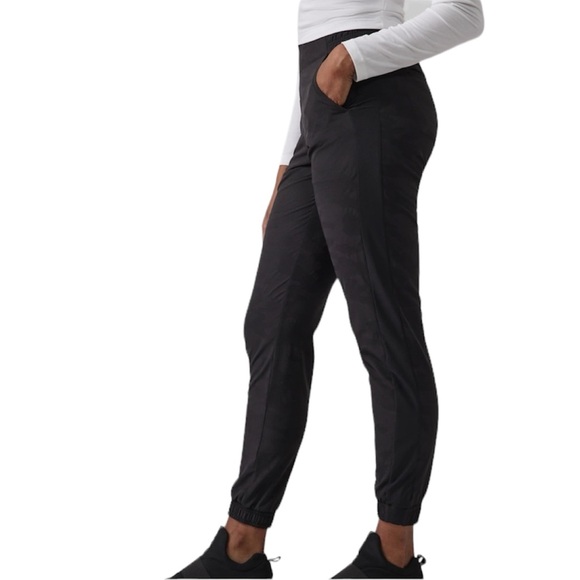 Athleta Lined Brooklyn Jogger Commuter Travel Pants Size 2 - Picture 15 of 15